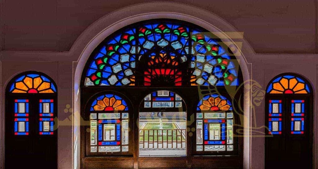 دلیل استفاده از شیشه های رنگی در قدیم
